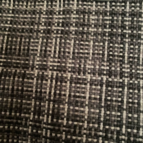 Black Gray Tweed Tote Bag Zipper Closure Faux Leather Handles NWOT - Picture 2 of 4